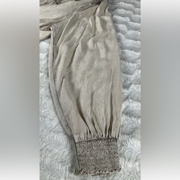 Earthbound Women’s Size XL  Beige Mineral Wash  LS Top Smocked Lightweight Boho - Picture 5 of 8